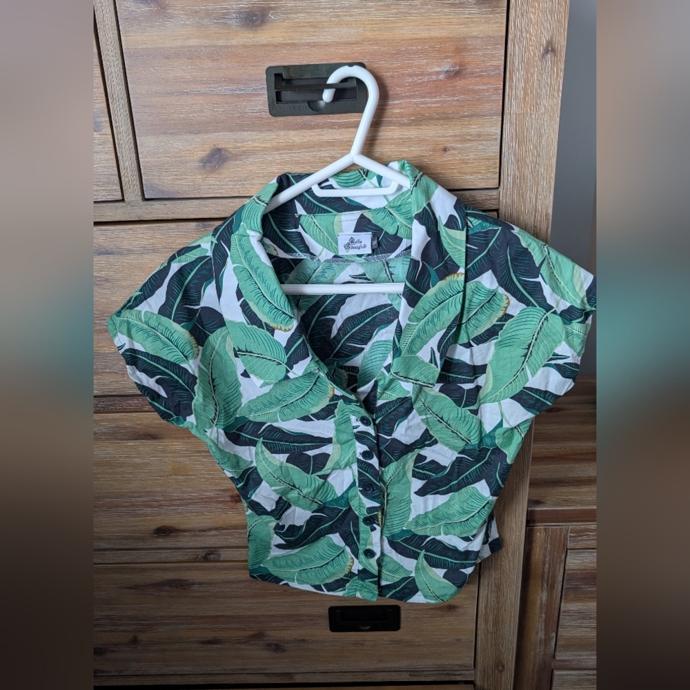 Tropical Leaf Print Women's Vintage Inspired Short Sleeve Shirt Medium